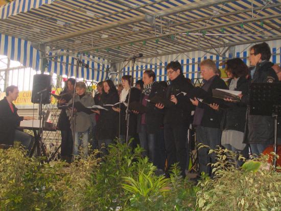 15.10.2011 Fête des vendanges à Joigny avec la chorale de Mayen