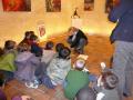 Madame Bouvier et le jeune public d'une école primaire.